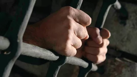 Orgie în Penitenciarul Iaşi Al doilea individ arestat pentru că ar fi contribuit la un viol după gratii Deţinut bătut şi agresat sexual cu sălbăticie Exclusiv - UPDATE