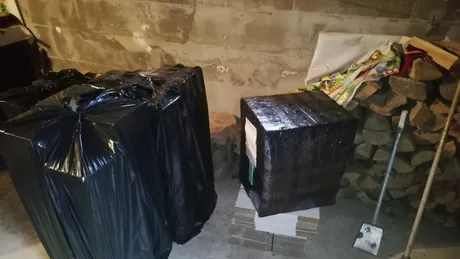 Percheziţii în Romania după ce mai mulţi indivizi vindeau hârtie igienică pe post de măşti