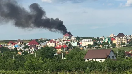 Momente de panică într-o localitate din Iaşi. Mai mulţi rromi au incendiat deşeuri - FOTO VIDEO