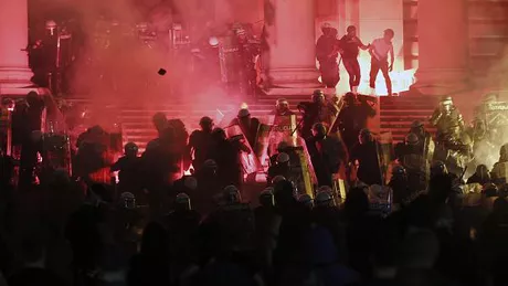 Poliția a efectuat 71 de arestări la protestele din Serbia - VIDEO