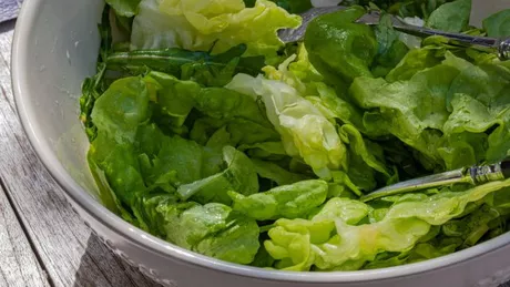Salata care te protejează de hipertensiune şi colesterol mărit