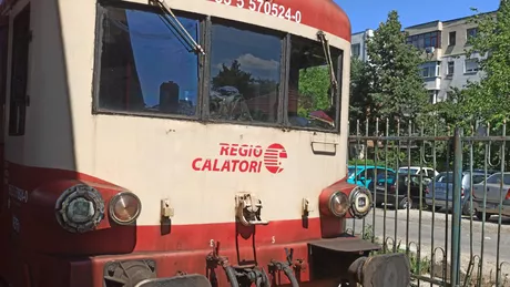 Trenul regio Iaşi - Dorohoi s-a defectat. Călătorii au fost daţi jos - FOTO