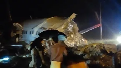 Un avion cu 191 de pasageri la bord s-a prăbușit. Aeronava s-a rupt în două la aterizare - Video Update