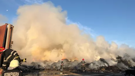 Incendiu puternic în Bucureşti Localnicii se plâng de mirosul insuportabil