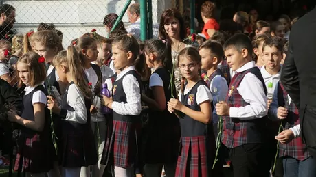 Uniforma obligatorie în școli Propunerea Senatorului PMP Lucian Iliescu votată în Senat