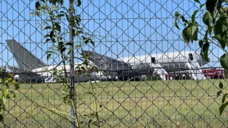Panică pe Aeroportul Băneasa Un avion care trebuia să ajungă în SUA și-a rupt trenul de aterizare - VIDEO