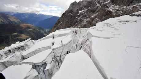 Alertă în Italia Un gheţar de pe Mont Blanc riscă să se prăbuşească