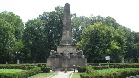 Încep lucrările de reabilitare din Parcul Copou din municipiul Iași. Se restaurează Obeliscul cu Lei din centrul grădinii publice