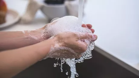 Covid-19 este eficient lichidul de spălat vase pentru spălarea mâinilor