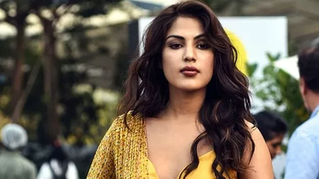 Actrița Bollywood Rhea Chakraborty a fost arestată pentru consum de droguri şi pentru moartea iubitului ei