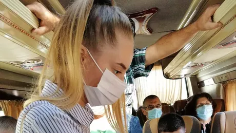 Profesorii navetiști din Iași disperați din cauza transportatorului Rottmarg Au fost îngrămădiți în microbuze pe timp de pandemie. Patronul Constantin Marchidan Doamna este foarte recalcitrantă - FOTO