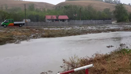 Cod roșu de inundații în Moldova. Localitățile situate pe bazinul hidrografic Prut sunt în pericol după ploile abundente