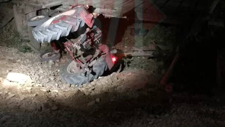 Accident rutier grav în Iași Un tractor s-a răsturnat peste șofer. Bărbatul a decedat - UPDATE  FOTO  VIDEO