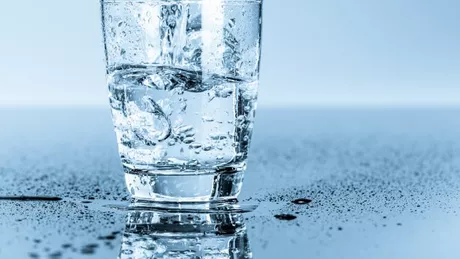4 motive pentru a bea mai multă apă