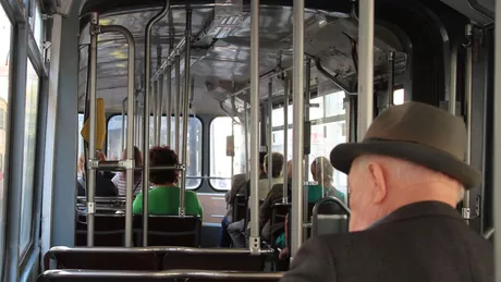 Conducerea CTP Iași solicită pensionarilor să nu mai folosească autobuzele și tramvaiele destinate elevilor