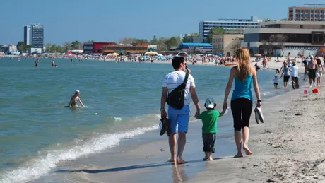 Preţuri reduse pe litoral în ultimul weekend. Mii de turişti sunt aşteptaţi ca să-şi ia rămas bun de la mare