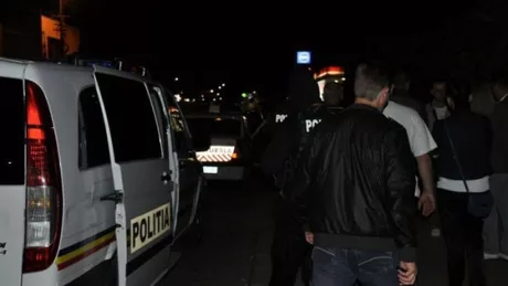 Un bărbat a înjunghiat 3 ieșeni în Botoşani Cei trei ieșeni încercau să convingă o fată să se despartă de agresor