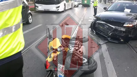 Accident rutier în Iași. Un autoturism a intrat în plin într-o motocicletă - Exclusiv Galerie Foto
