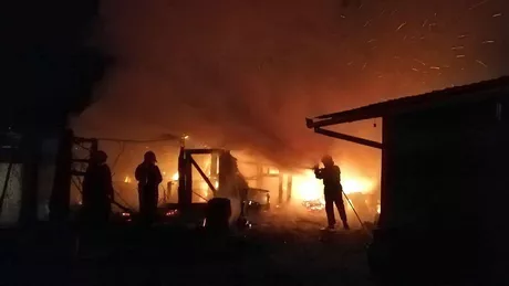 Incendiu într-o localitate din Iași. Intervin două echipaje ale pompierilor ieșeni