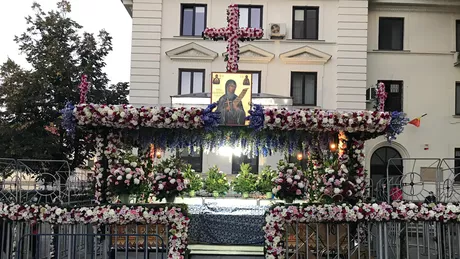 Răsturnare de situaţie Toţi pelerinii din România sunt lăsaţi să se închine la moaştele Sfintei Parascheva - Update