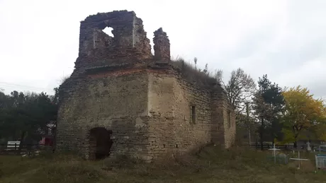 Construită la Iași una dintre cele mai vechi cetăți din România are o poveste zguduitoare Ajunsă o ruină proprietarul face un apel disperat pentru salvarea acesteia - GALERIE FOTO EXCLUSIVA