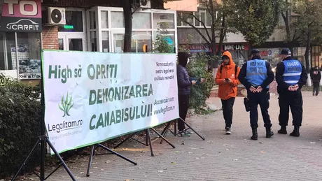 Protest pentru legalizarea consumului recreativ de canabis la sediul DIICOT Iași - FOTO VIDEO