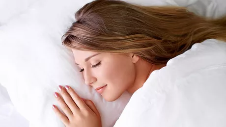 Cum somnul te poate ajuta să slăbești