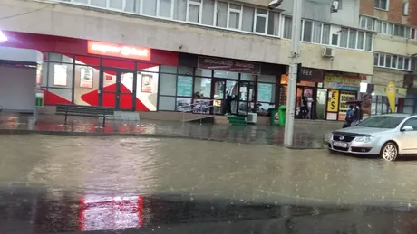 Ploile abundente au inundat din nou străzile din Iași - FOTO UPDATE