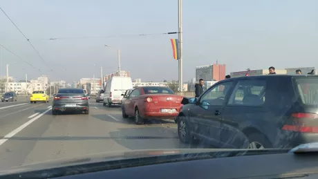 Ziua şi carambolul la Iași. Accident pe podul din Nicolina. Mai multe maşini au fost implicate - FOTO VIDEO EXCLUSIV
