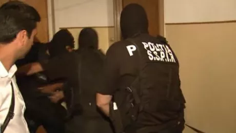 Mascaţii au intervenit în forţă după ce două femei ar fi fost sechestrate într-un apartament din Iași