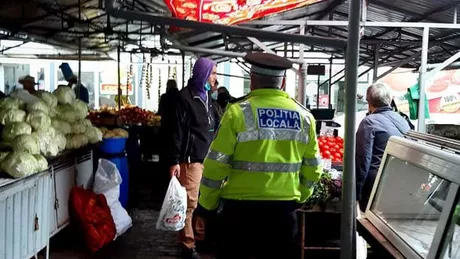 Numeroși ieșeni refuză să poarte mască de protecție în piețele agroalimentare și devin recalcitranți în fața polițiștilor locali care patrulează și în civil