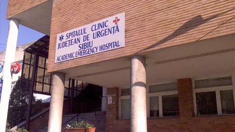 Şeful secţiei ATI a Spitalului din Sibiu amendat cu 10.000 lei după ce pacienţii cu Covid-19 erau legaţi de pat