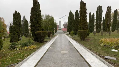 Zona de la Monumentul Eroilor din Cimitirul Eternitatea a fost refăcută. Imagini cu aleile din jurul sutelor de morminte ale ostașilor din Primul Război Mondial - GALERIE FOTO