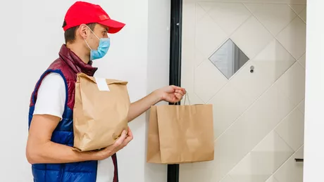 Covid-19 livrarile la domiciliu mai riscante decât mersul la supermarket