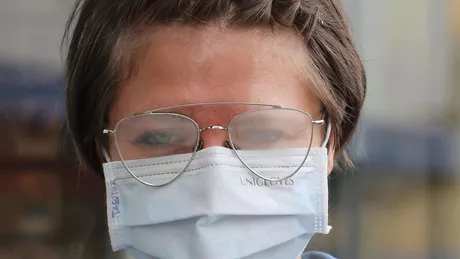 Ce să faci ca să nu ţi se mai aburească ochelarii când porţi mască de protecţie