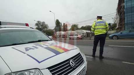 Beat mangă un tânăr din Iași a intrat cu mașina într-un cap de pod. A avut mare noroc că a scăpat cu zile în urma impactului