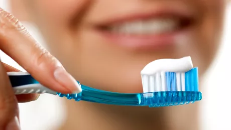Spălarea dinților ori de câte ori plecați de acasă poate ajuta la prevenirea Covid-19