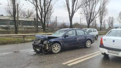 Accident rutier în municipiul Iași. Au fost implicate două autoturisme EXCLUSIV - FOTO