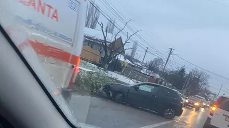 Accident rutier în localitatea Tomești. Un conducător auto a intrat într-un cap de pod - EXCLUSIV FOTO
