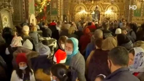 Aglomeraţie la Catedrala din Constanţa. ÎPS Teodosie ține slujba de Crăciun cu sute de enoriaşi