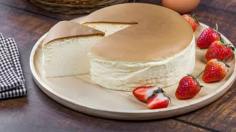 Rețeta de cheesecake japonez - Mai pufos ca barba lui Moș Crăciun