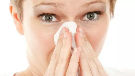 De ce sângerează nasul și cum se poate opri