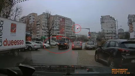 Un şofer din Iași a trecut pe culoarea verde a semaforului de BMW FOTO VIDEO