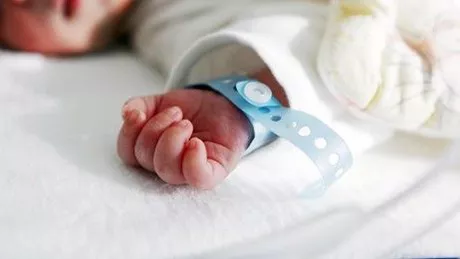 Bebeluş de origine română externat de la ATI din Spania după 70 de zile. Cauza - covid