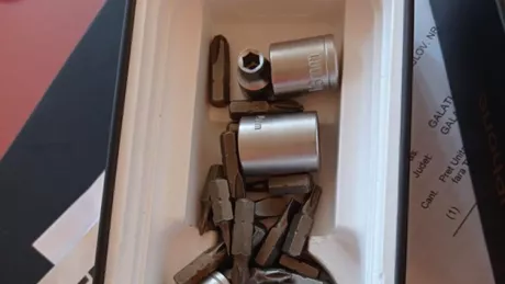 În locul unui iPhone 11 Pro o pensionară a primit o cutie de șuruburi și nituri - VIDEO