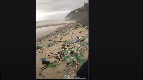 Natura înapoiază oamenilor obiectele aruncate în ocean. Tsunami de plastic în Brazilia - VIDEO