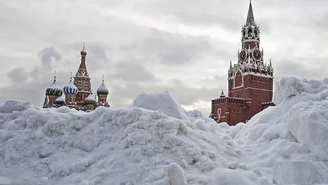 Apocalipsă albă în Moscova Există o cantitate mare de zăpadă pe drumuri care blochează traficul - VIDEO