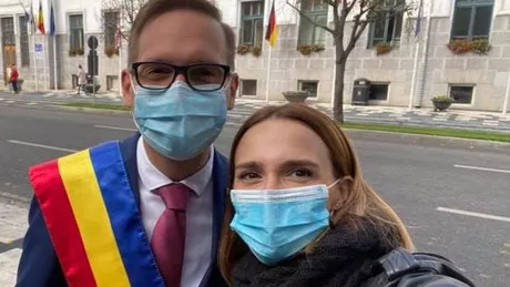 Dominic Fritz primarul USR al Timisoarei nu ştie despre scandalul clienţilor falşi în care prefectul şi consilierul local USR Ana Munteanu le-a ordonat jandarmilor pe cine să amendeze