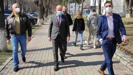 Senatorul Marius Bodea a început campania electorală. A plecat prin județ făcând promisiuni deșarte - FOTO