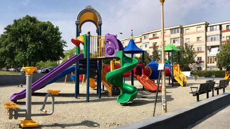 Primăria Iași cumpără dale de cauciuc pentru locurile de joacă pentru copii Contractul este de 100.000 de euro